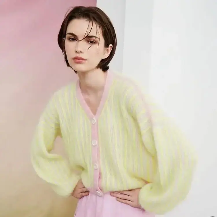 New style of spring clothing: handsome, capable, loose fitting, casual black mohair sweater with long sleeves, solid color knitt