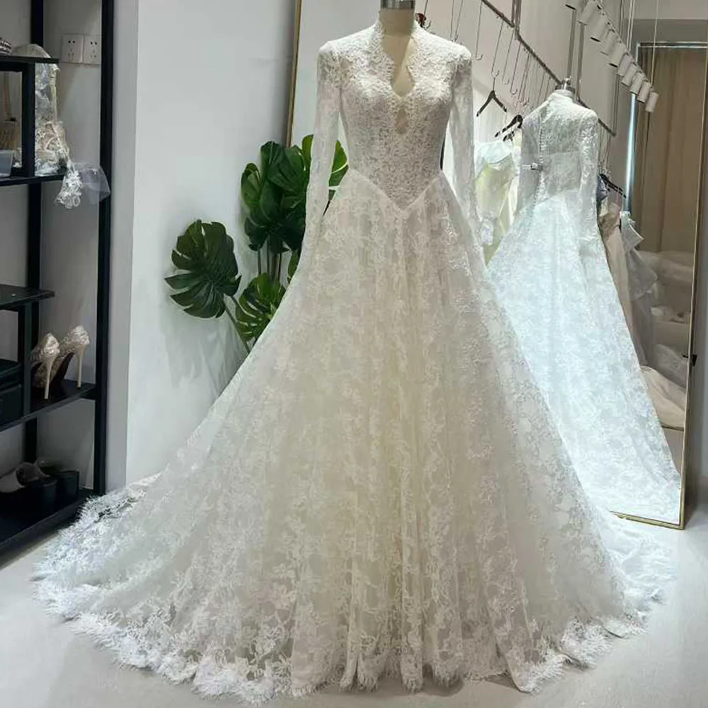 

Luxury Scalloped Long Sleeve Wedding Dress with Button Embroidery Customizable Design Elegant Bridal Gown