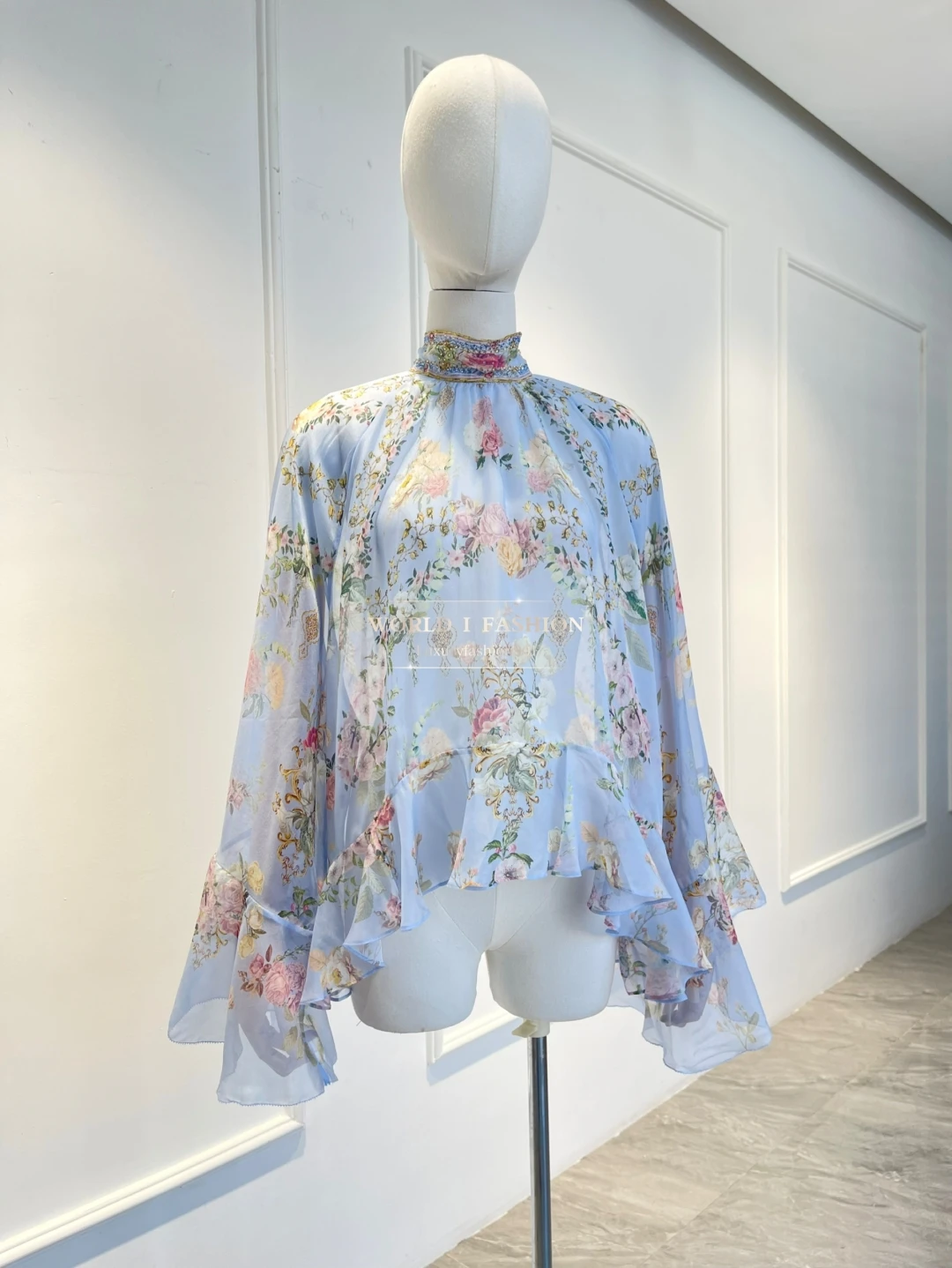 

Синяя блузка с длинными рукавами и бриллиантами и оборками с цветочным принтом, топ и шорты, новый дизайн 2025 года