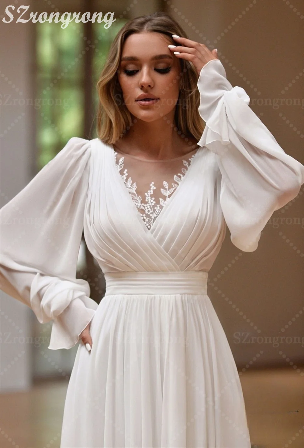 Abito da sposa plissettato in chiffon a maniche lunghe con scollo a O Abito da sposa con spacco laterale lungo fino al pavimento in pizzo con strascico Realizzato su misura
