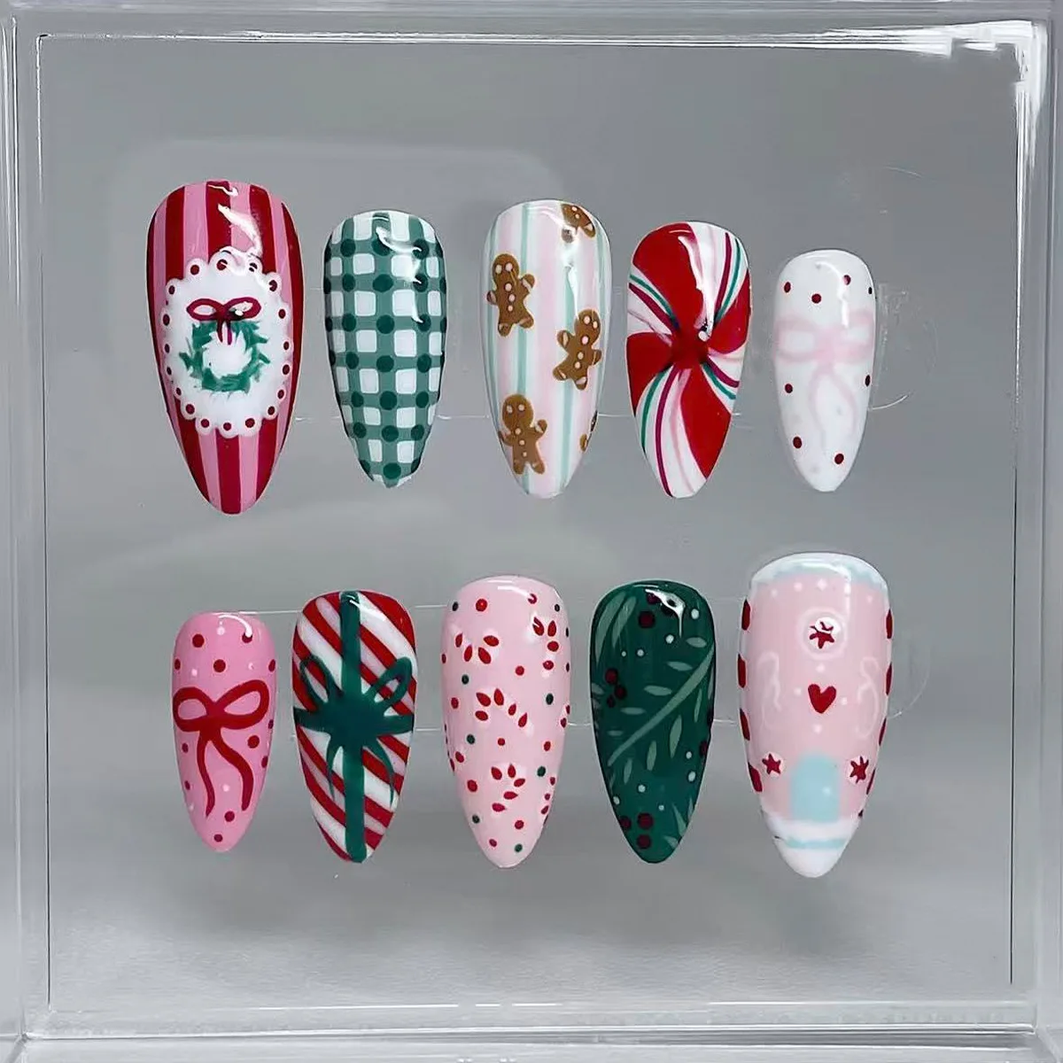 24Pcs Xmas Beauty Bow Almond Nails Art Gilded Lines Press on Socks Candy Decor Round Almond Fake Nails Sets Girl's False Nail