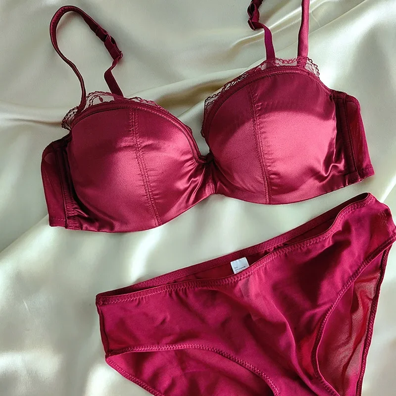 

Тонкая часть большой груди с половиной чашки, маленькое нижнее белье, сексуальное собранное на поддерживающий бюстгальтер, кружевное нижнее белье, комплект трусиков