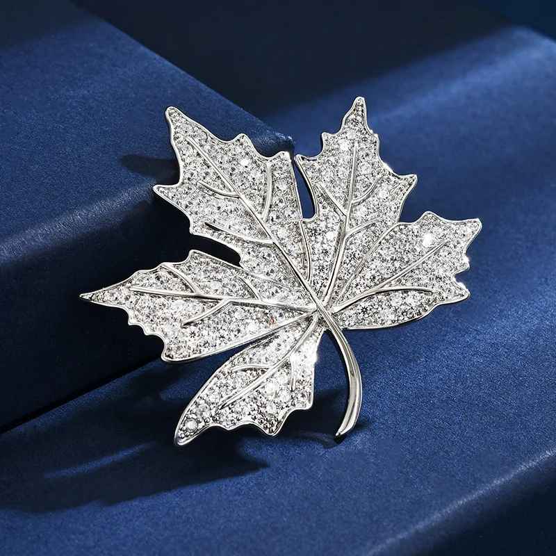 Chinese Style Lucky Auspicious Maple Leaf Brooch Silver Paved Zircon Elegant Lapel Pin Blessing Fortune Jewelry Gift Unisex Wear