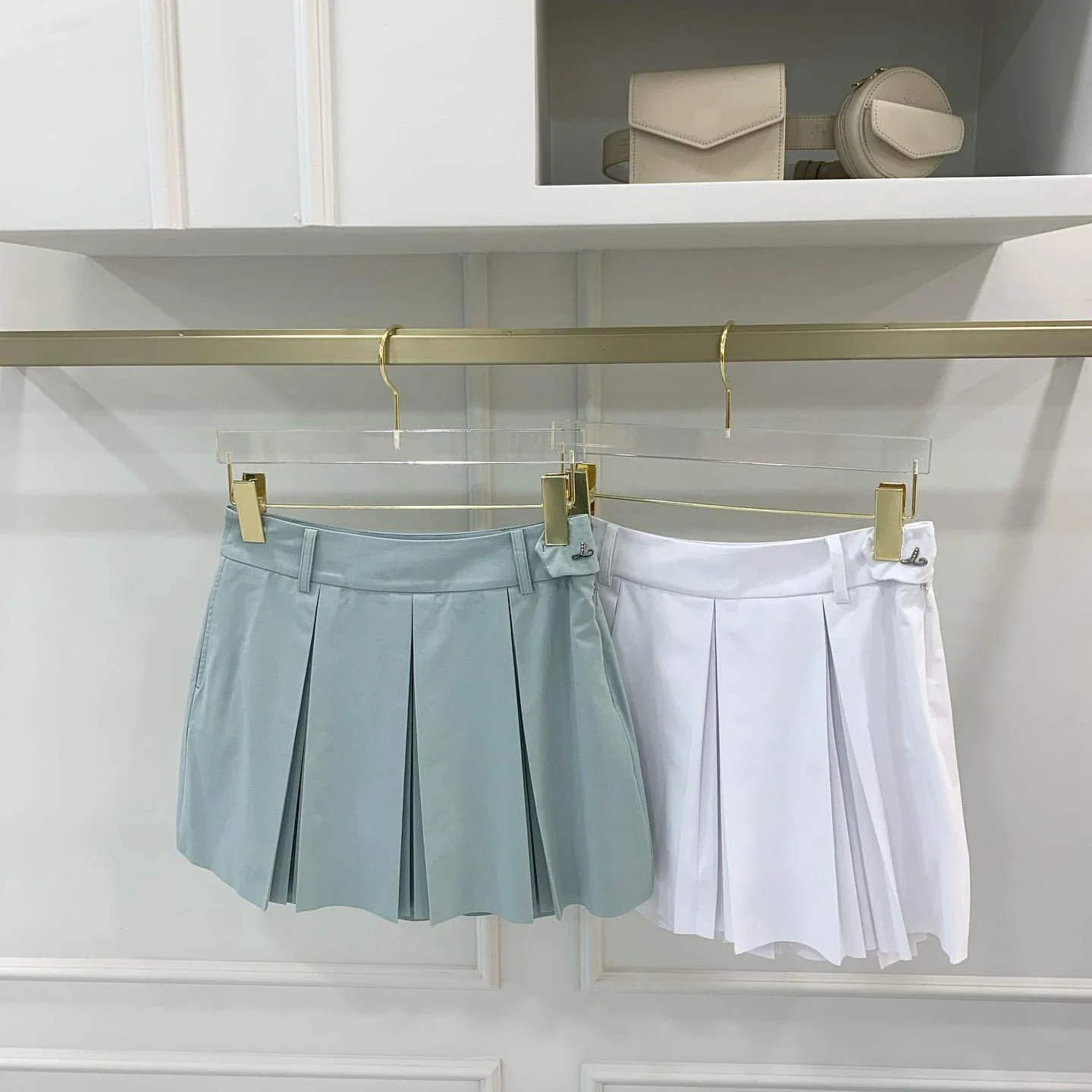 Falda plisada grande de golf para mujer, parte inferior de metal, decoración perlada, falda de tenis informal de gama alta, venta de primavera y verano