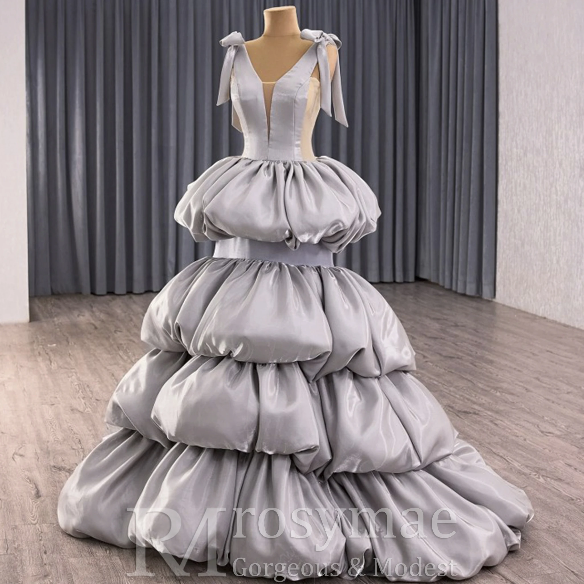 Rosymae Vestido de fiesta gris de alta gama con silueta acampanada con cuello en V y volantes en cascada Diseño sin espalda para eventos formales