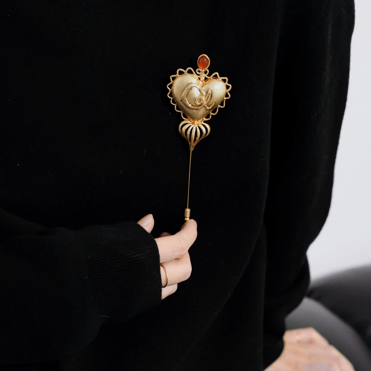 Vintage Top Quality Brass Gold Plated Heart Elegant Brooch Woman Europe America Party Jewelry