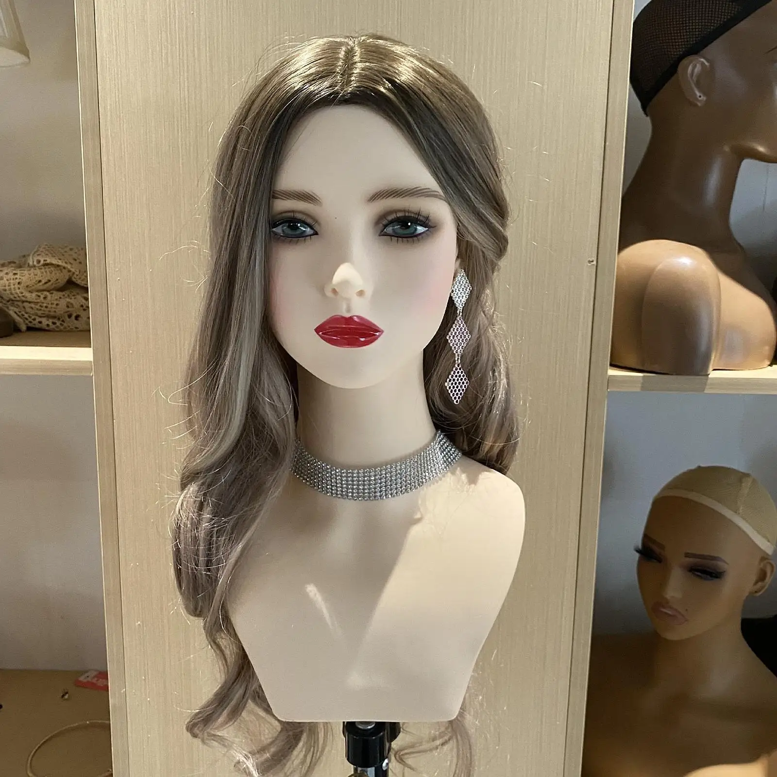 Cabeza de maniquí femenina con cabeza de entrenamiento de hombro, soporte de exhibición de peluquín de maniquí ligero multiusos para gorro de peinado