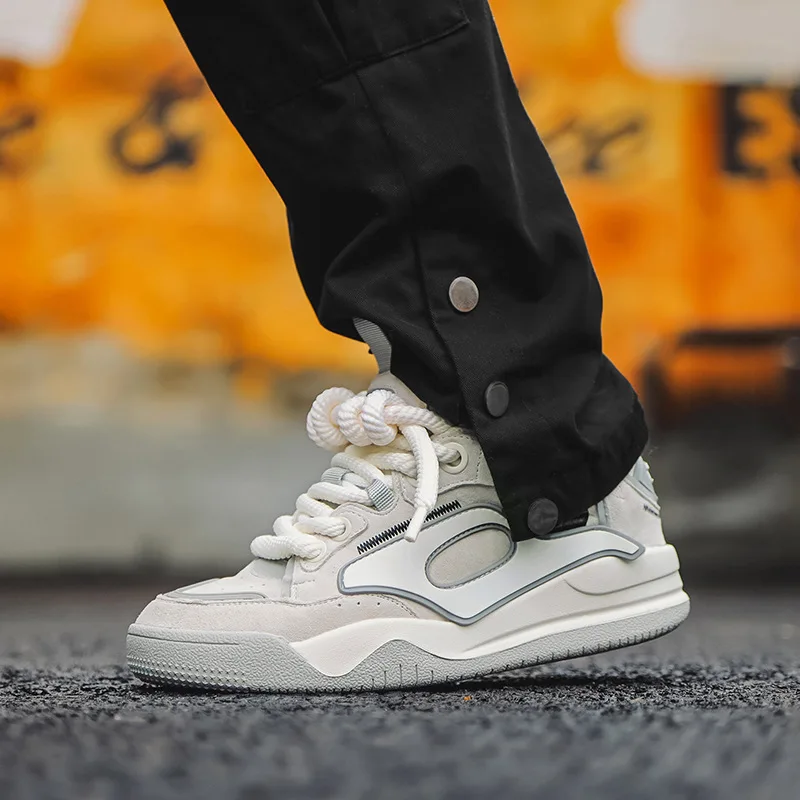 

Autumn 2025 New Men's Casual Sports Shoes Couple Thick Soled Unisex Board Shoes.