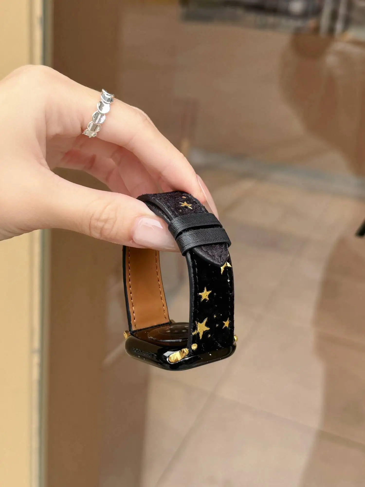 Advanced Beautiful Star-Shaped Leather Band for Apple Watch Women 44mm 40 45 41 49 42 38 Series 11 10 9 8 SE 7 6 5 4 3 Strap
