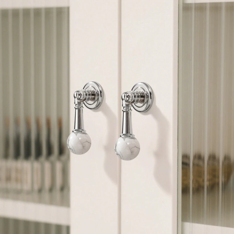 Luxuriöser Türgriff aus Messing und Walnuss, Griffe und Knöpfe in glänzendem Silber für Küchenschubladen / Weißer Dekorativer Knopf – Detail 4