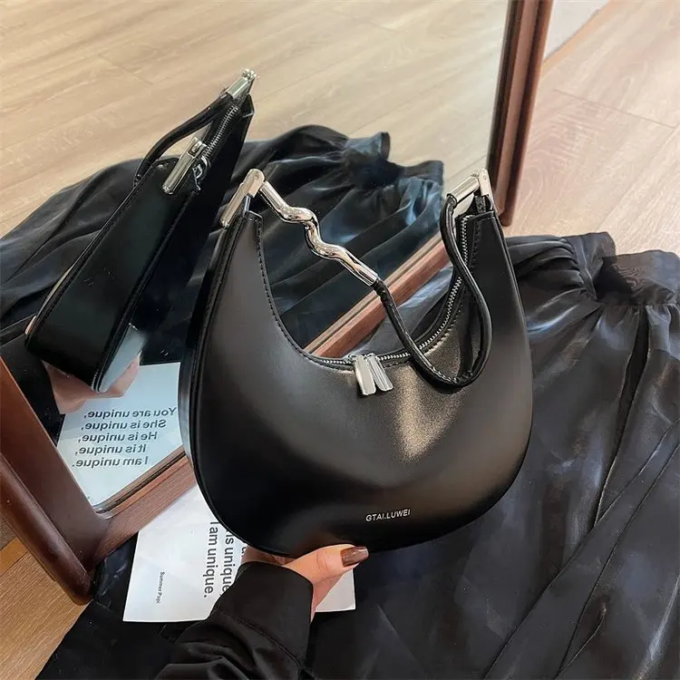 

2025 Summer New Shoulder Bag Dumpling Bag Sewing Line PU2069 Fashionable Versatile High-end Sense Average Size Zipper