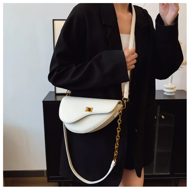 

2025 New Women's Vintage Saddle Bag, Chic Chain Strap Underarm Purse, Versatile Crossbody Bag for Work & Daily Commute