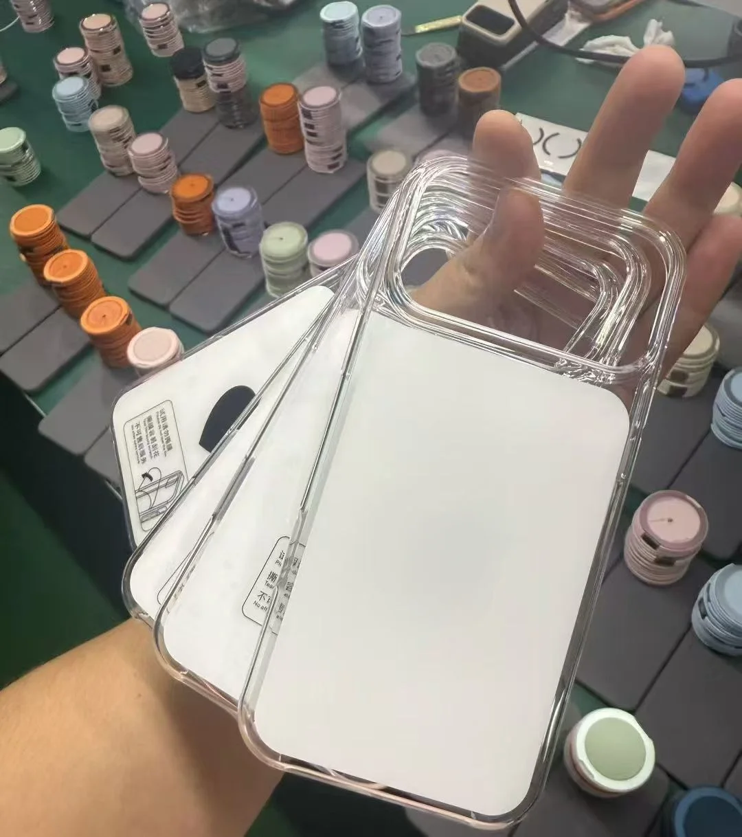 Fotografia 3: Capa Magnética para Celular 17pro/17promax com Animação Pop-up e Botão AI - Capa Protetora Rígida