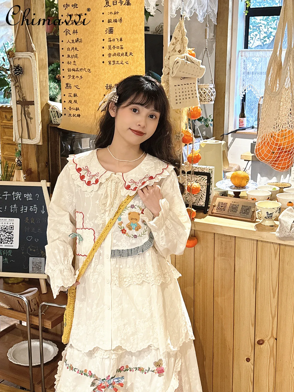 Süßes Mädchen-gesticktes Puppenkragen-Hemd, 2025, Frühling und Sommer, neues Retro-Hemd mit niedlichem Bären-Puppen-Hemd, Kawaii-Temperament, Damen-Top