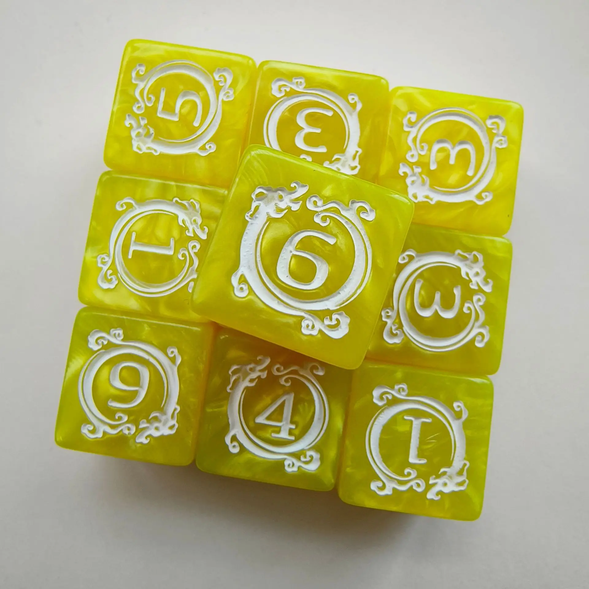 

10 шт./лот, набор шестигранных многогранных кубиков D6, акриловые цифровые кубики с рисунком дракона для настольных игр, DND, RPG, аксессуары для настольных игр