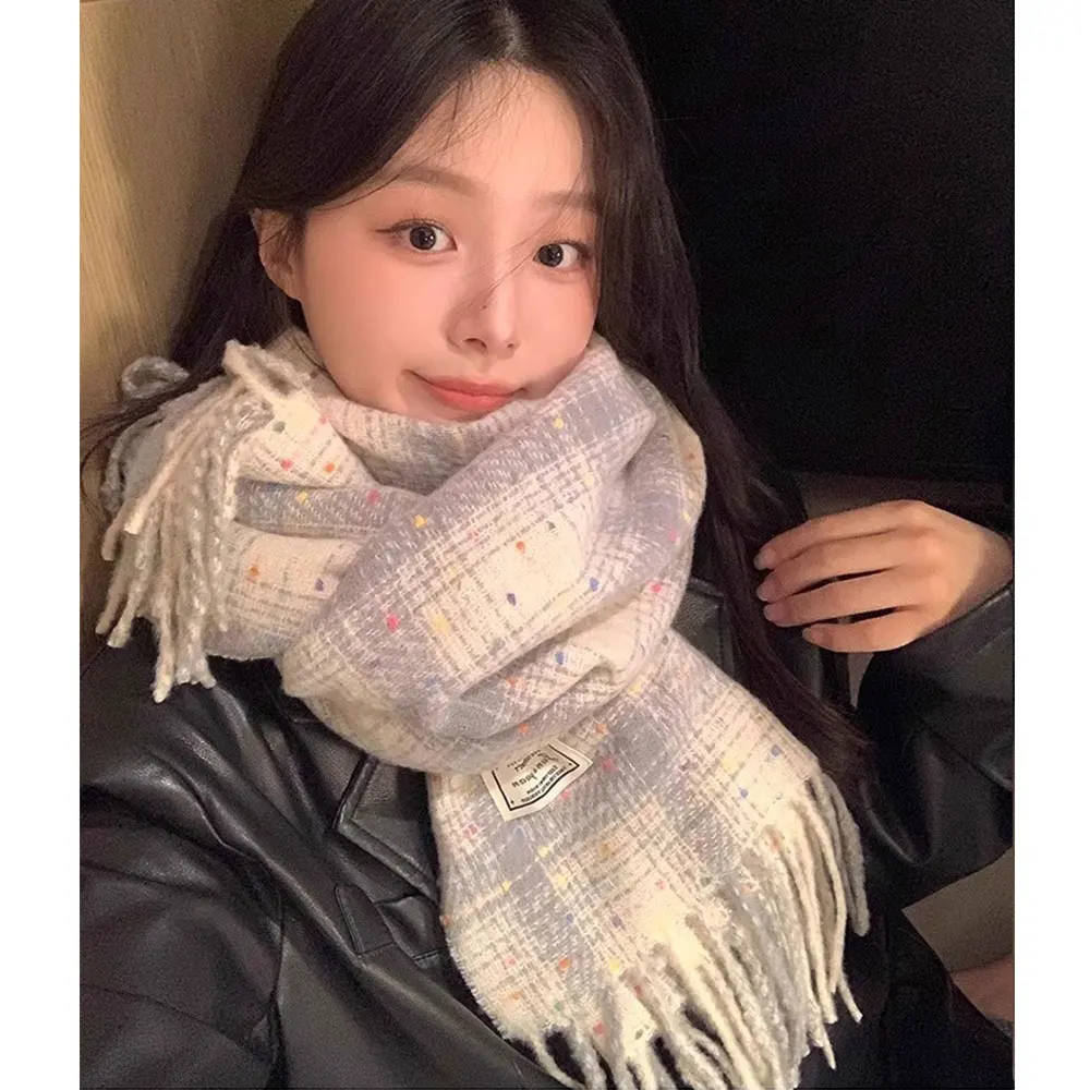 وشاح نسائي شتوي 2025 جديد لخريف وشتاء دافئ على الطراز الكوري مشاعر راقية جو الطالب نمط شبكي أبيض