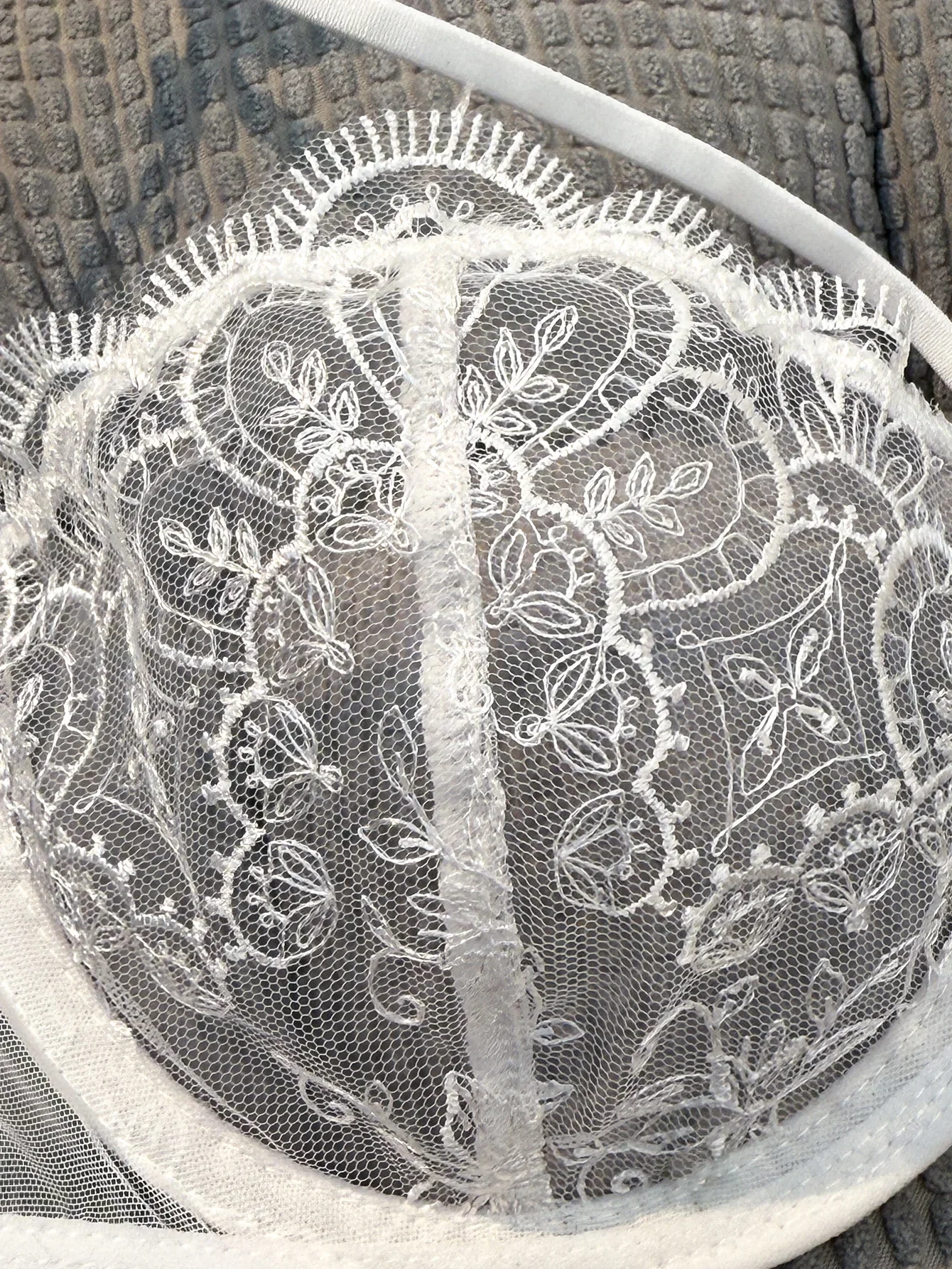 Ensemble de lingerie sexy blanche, une expérience de la vie intime quotidienne qui est pure et exudez