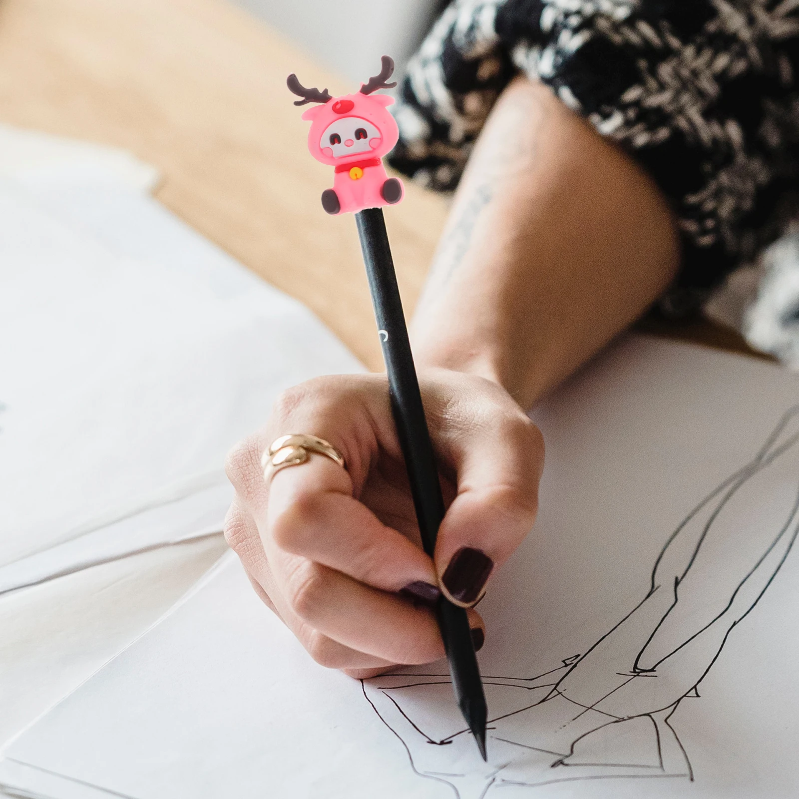 30 قطعة غطاء غطاء القلم قبعات رائعة لقلم الرصاص السائبة الكرتون يغطي اللوازم المدرسية الجميلة الجمالية