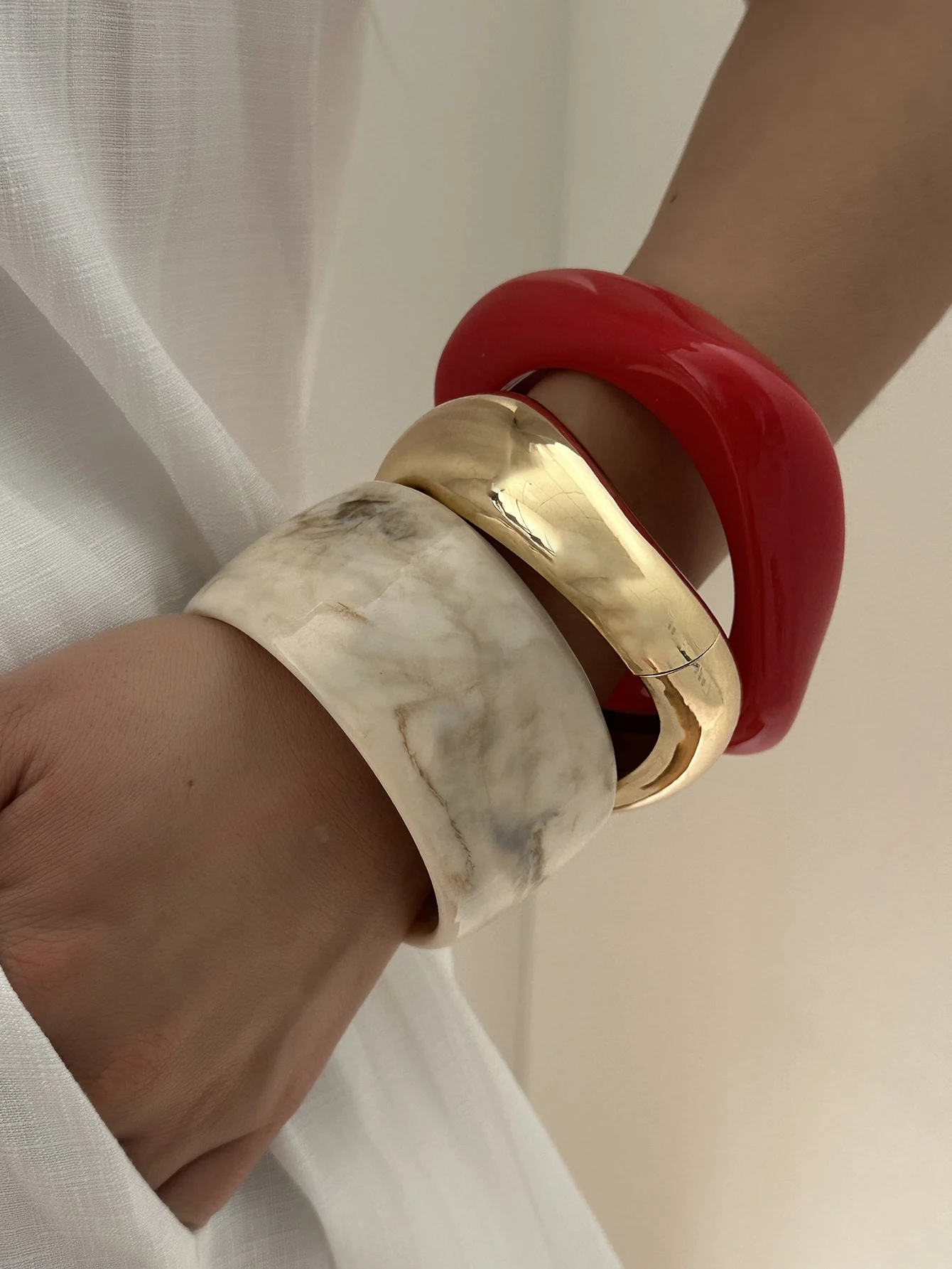 Boho Red Beige Smudging Acrylic Chunky Bangle for Women Irregular Geometric Metal Cuff Bracelet Hip Hop Rock Wrist Jewelry