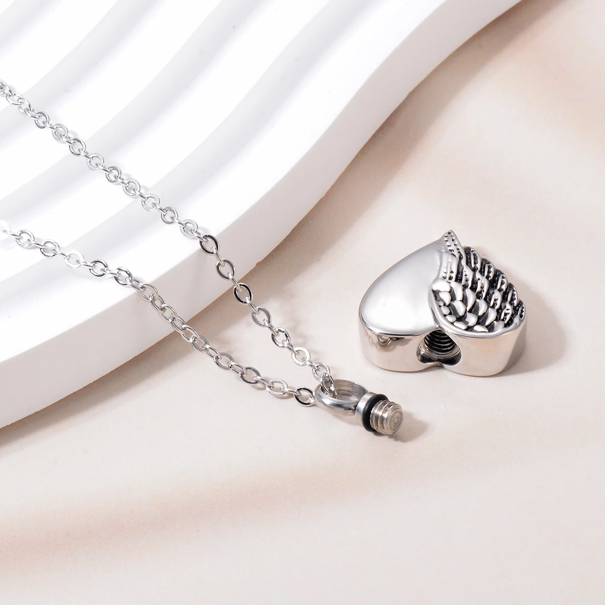 Stainless Steel Angel Wing Heart Urn Locket Ashes Holder Memorial Urn Jewelry for Human/Pet Ashes Cremation Jewelry Dropshiping