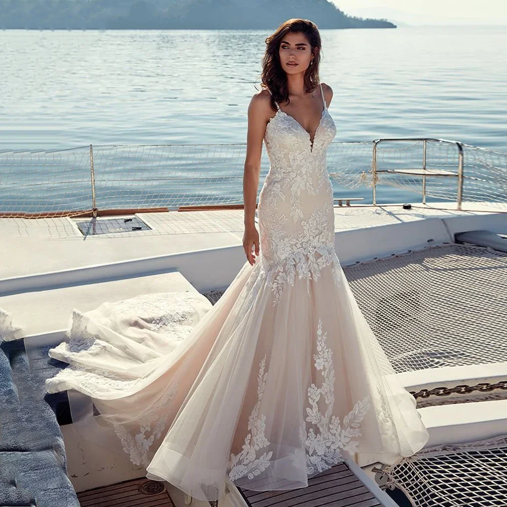 Gaun pernikahan tali bahu tipis menawan, Decal renda tanpa lengan gaun pengantin Bohemian Backless kustomisasi