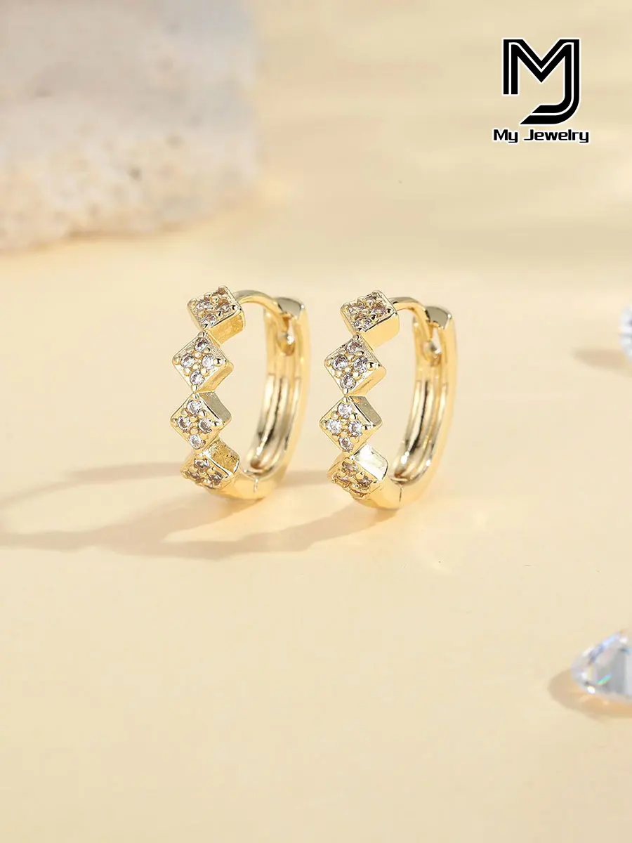 Fashionable Women's Exquisite Square Small Copper Earrings, 14K Gold-Plated, High-End Feel, Gift for Girls, Party, Simple Luxury, Platinum-Plated, Gift for Girlfriend, Daily Wear