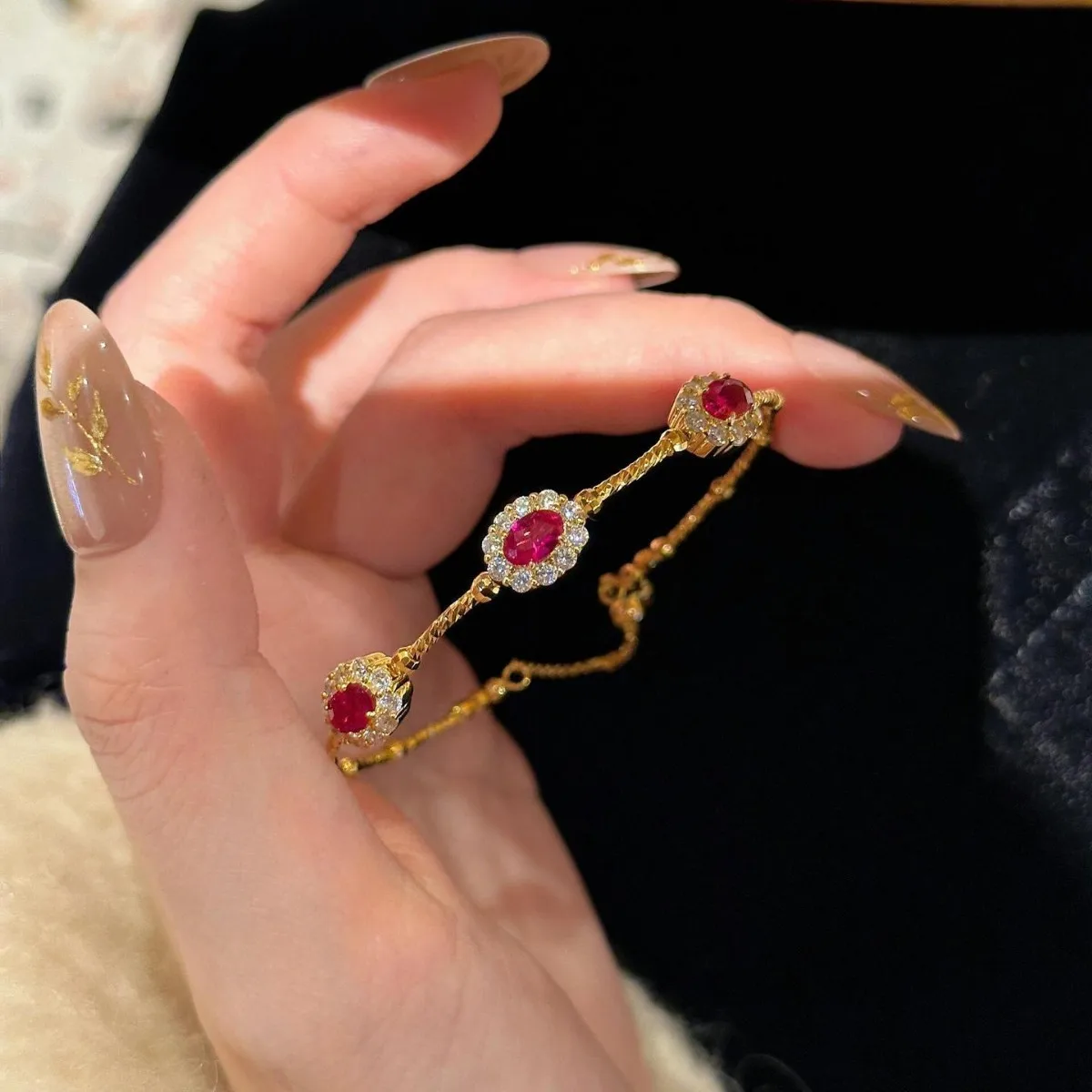 Classic design inlay diamond oval ruby bracelet elastic adjustable light luxury retro high-end exquisite bracelets party jewelry