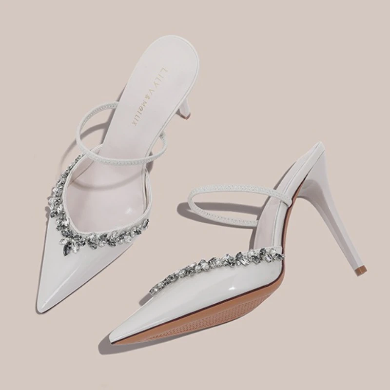 صنادل نسائية فاخرة بكعب مزخرف بحجر الراين مثيرة من الجلد اللامع بمقدمة مدببة فستان أنيق للحفلات بكعب ستيليتو