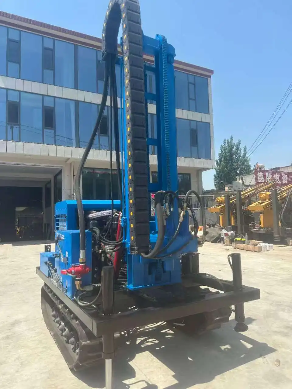 

Индивидуальная установка для бурения водяных скважин SM300. Установка для скважин на 300 метров для продажи. Сверхмощная машина для бурения воды для эффективных скважин.