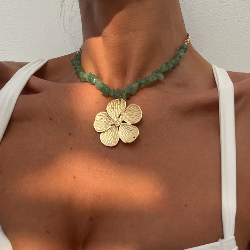

Necklaces, collars, ladies' gifts
