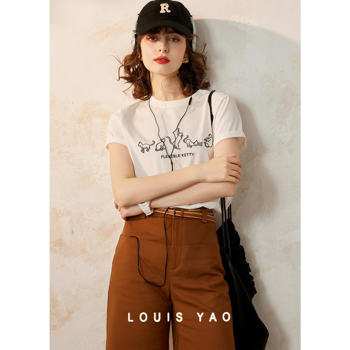

LOUIS YAO New Round Neck Short Sleeve Women T-shirt 2025 Summer Embroidery Cat Apricot Red White Tee Casual Top