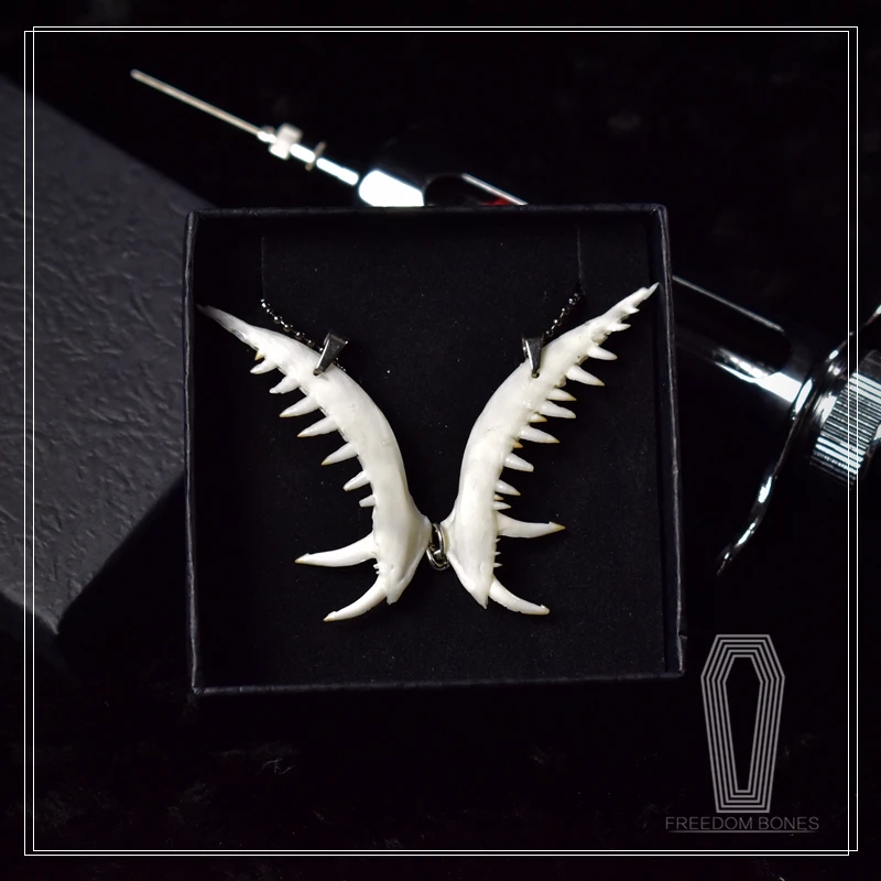 Ręcznie robiony mały model gotyckiego naszyjnika w stylu punkowym z zawieszką z kości dla kobiet i mężczyzn, łańcuszek ze stopu, prezent na Boże Narodzenie, Halloween, imprezę, gotyk.