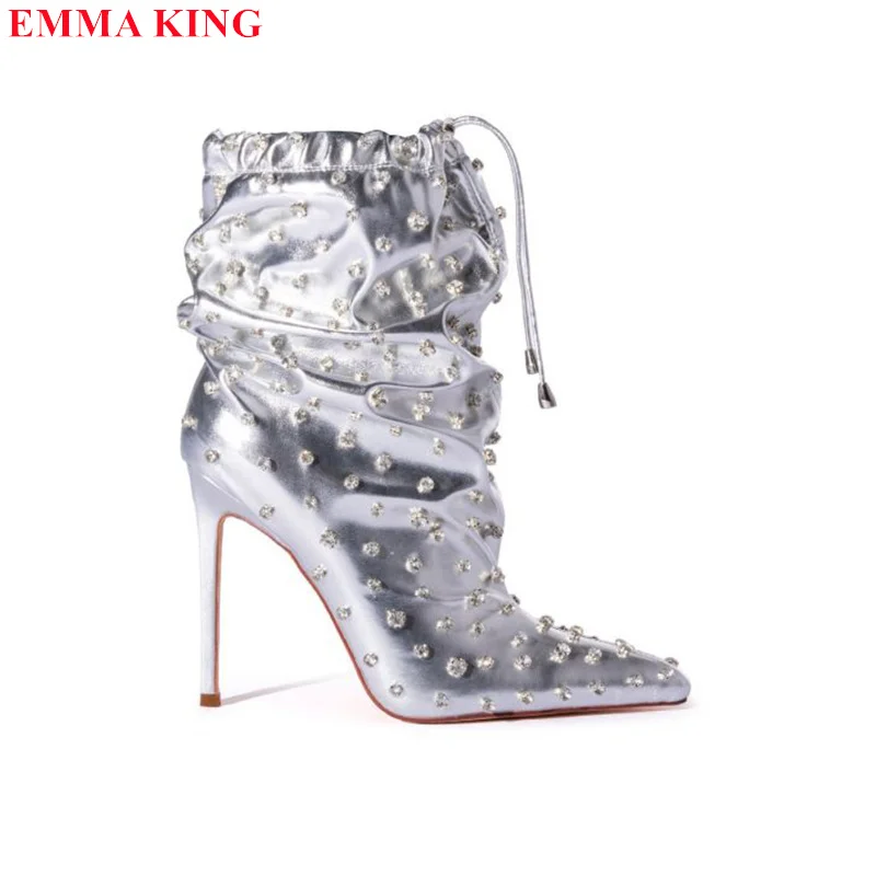 موضة جلدية معدنية حذاء من الجلد للنساء كريستال مزين عالية الكعب أحذية حفلات الزفاف الفضة أشار تو أحذية بوت قصيرة