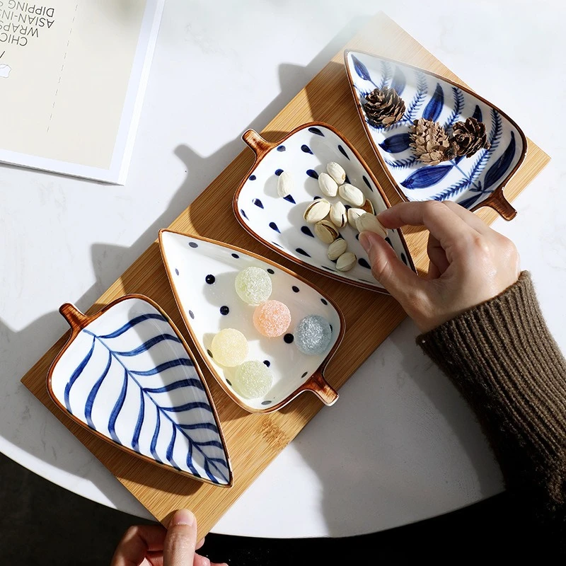 

Hand Painted Underglaze Snack Dish Set Creative Japanese Leaf Plates Sauce Appetizer Ceramic Dishes for Home Restaurant