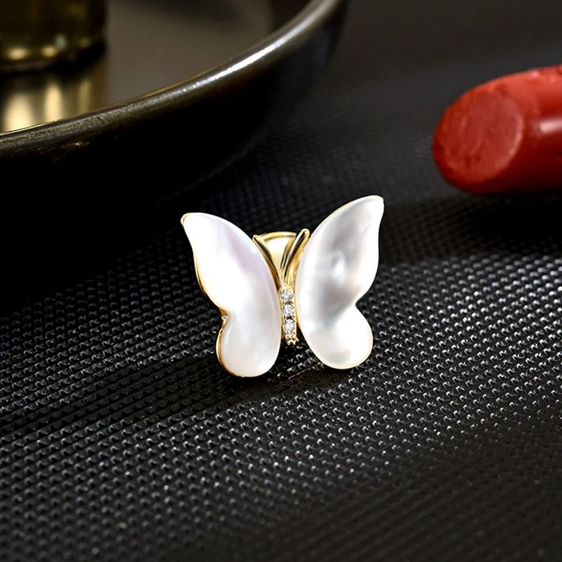 Exquisite and minimalist butterfly magnetic clasp brooch, natural mother-of-pearl, versatile animal/insect design, anti-distract