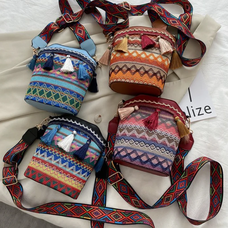 Fashion Women Bags 2022 New National Style Personalized Women Shoulder Messenger Bag Tassel Bucket Woven Bag Hot