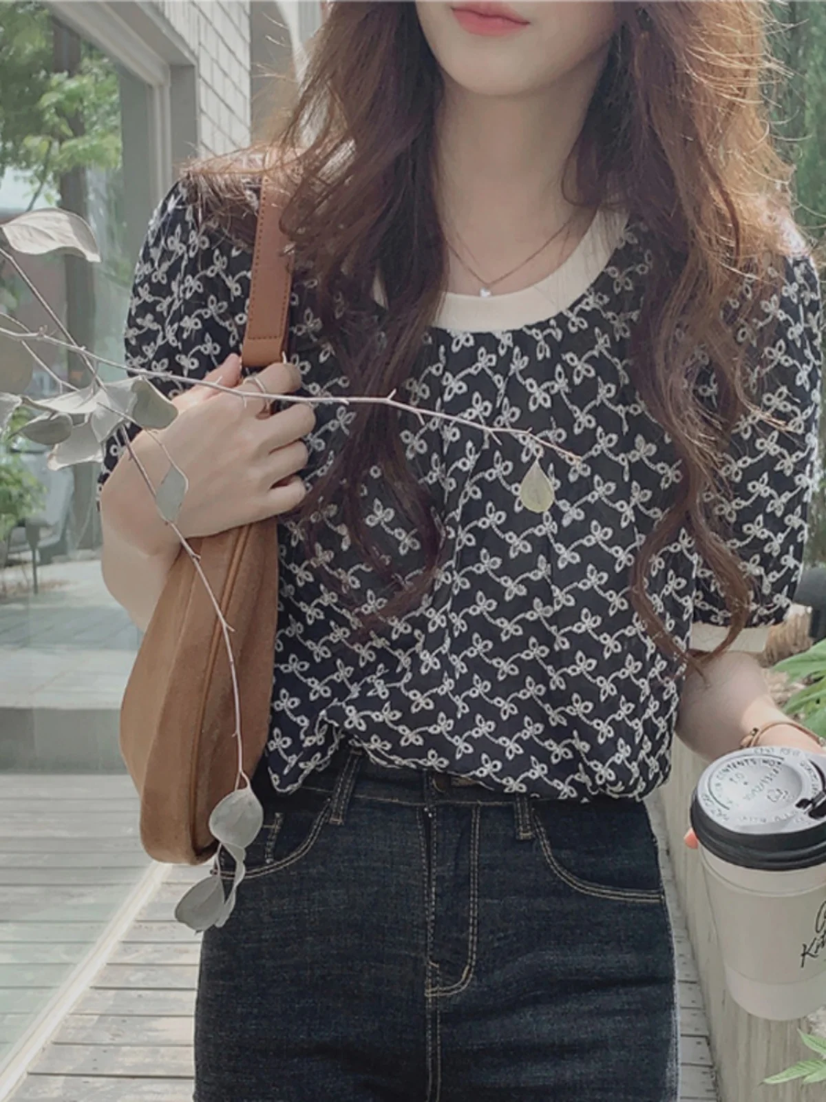 Chic Summer Women's ort Sve irt round Ne Embroidered Hook Flower Versatile Korean Sle Bubble Sve Faionable Top