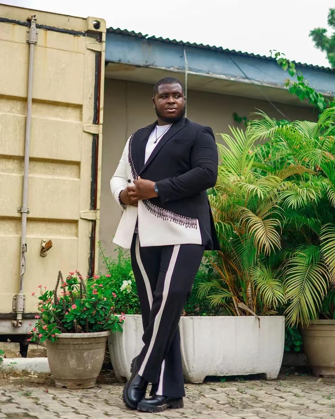 

Black White Men Suits Set 2 Pieces Blazer+Pants Trousers Beading Crystals Wedding Tuxedos Jacket Formal Office Groom Coat