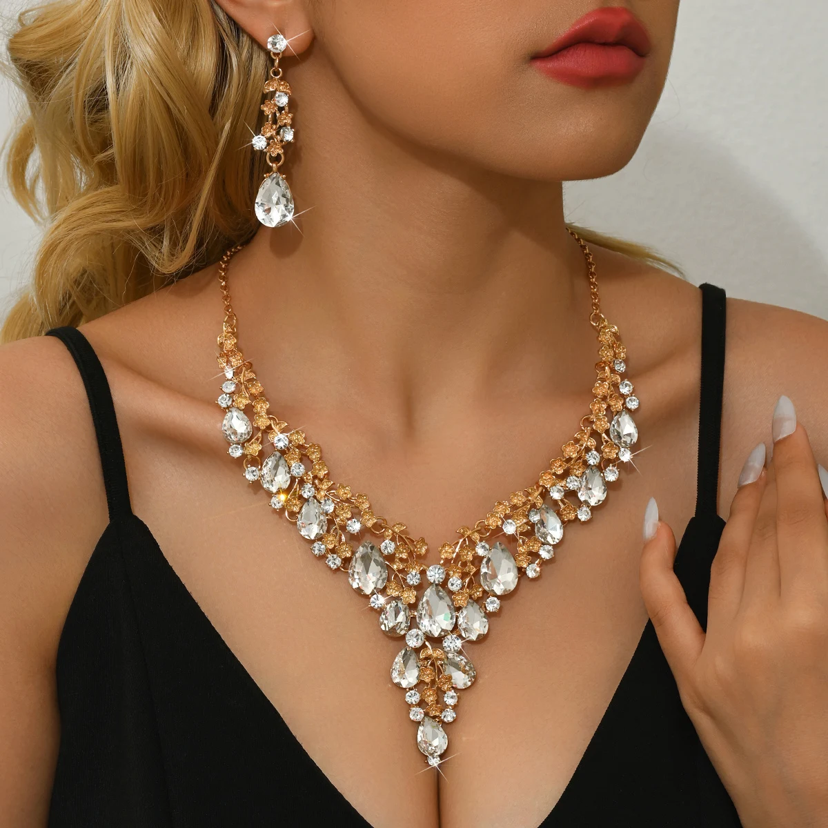Edles Brautkleid mit Diamantbesatz, Prunkvolle Halskette, Ohrring-Set, Beliebtes Geschenk-Accessoire für Mädchen – Detail 11