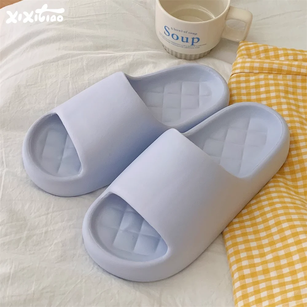 

Простые однотонные тапочки с бриллиантами, домашние противоскользящие дезодоранты, батоны для купания, мужские и женские пары, летние домашние удобные тапочки