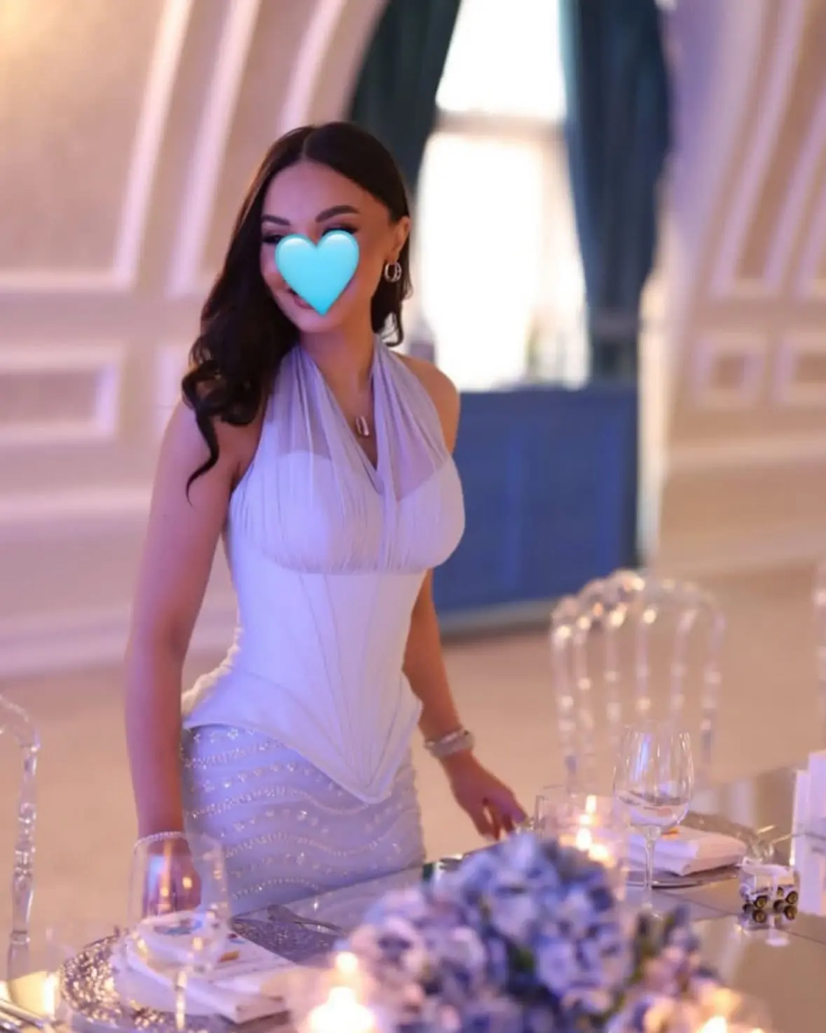 Meetlove الرسن الأزرق الشيفون الديكور كريستال فاخر عارية الذراعين خلف سبليت غمد فساتين حفلة موسيقية أنيقة للنساء حسب الطلب