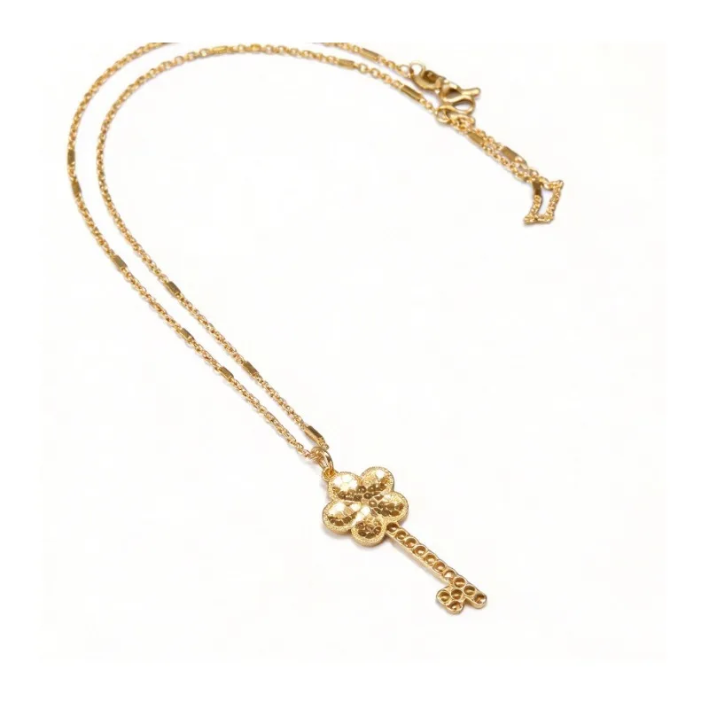 

Niche Light Luxury Sand Gold Fritillary Checkerboard Key Necklace Women's High Sense Versatile Collarbone Chain Neck Jewelry
