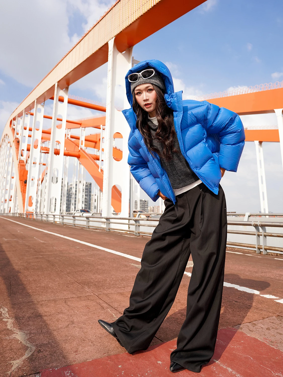 Koreańska kurtka puchowa damska, niebieska, bawełniana, ocieplana, luźny krój, ciepła, na co dzień, do noszenia na co dzień.