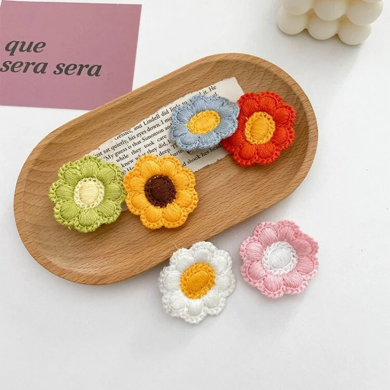 Cute Plush Flower Brooch Sweet Floral Pin for Women Summer Dress T Shirt Decoration Bag Charm Daily Party Use Premium Quality