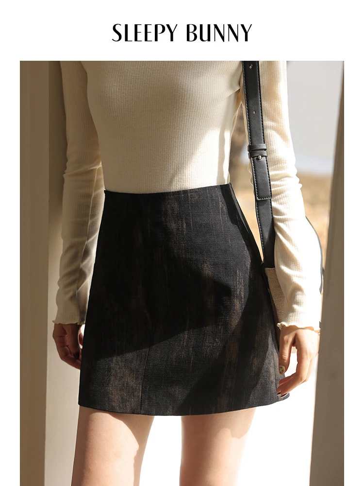 Women High-Waist Suede Print Skirt Spring 2025 Petite Friendly A-Line Hip-Covering Vintage Short Skirt for Casual and Chic Style