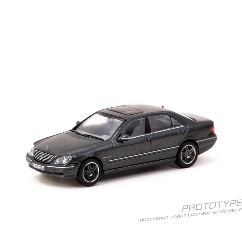 1:64 Mercedes-Benz S65 AMG S-Class W220 alloy model, children\'s collection of decorative toys, holiday gifts for children.