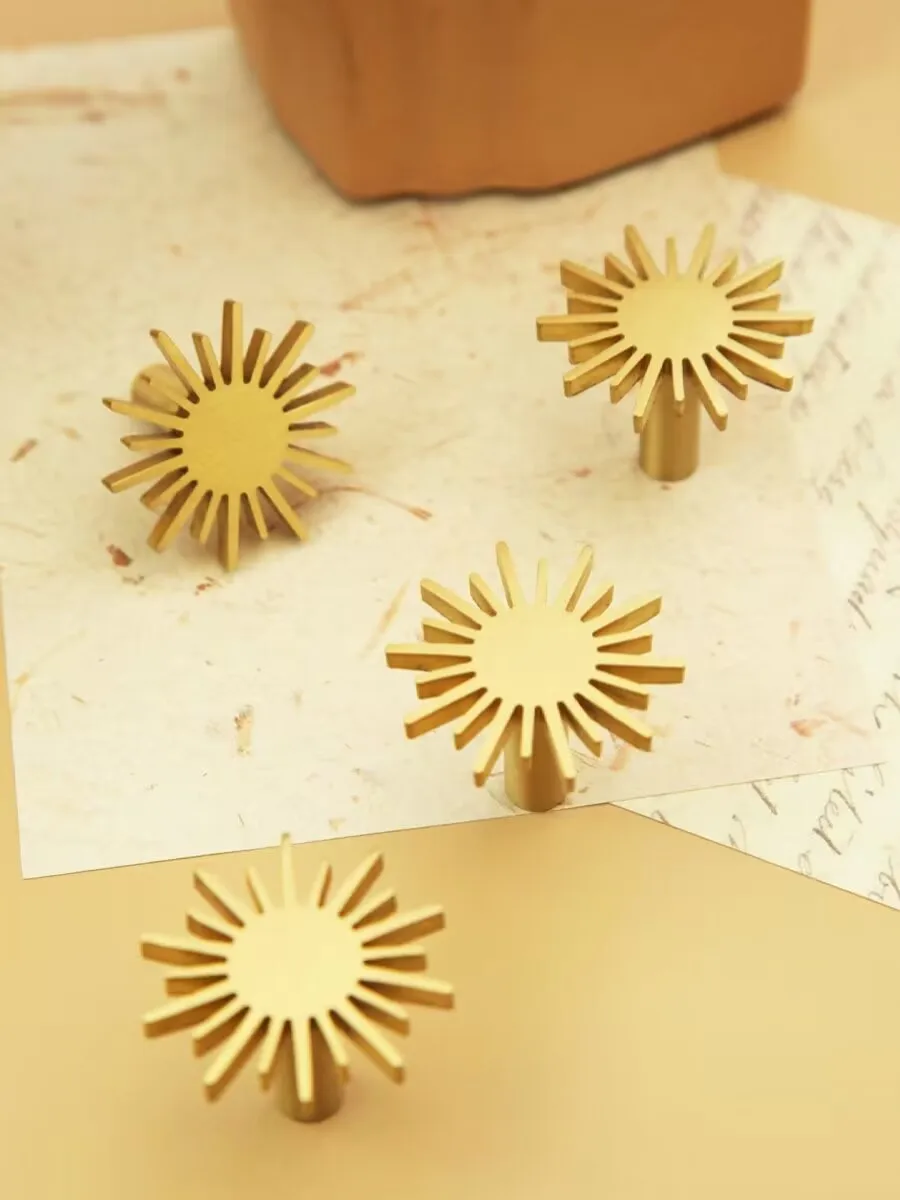 الصلبة النحاس الشمس على شكل مقابض لقطع الأثاث والمقابض الإبداعية خزانة تسحب مقبض للأطفال لطيف المطبخ خزانة مقبض الباب