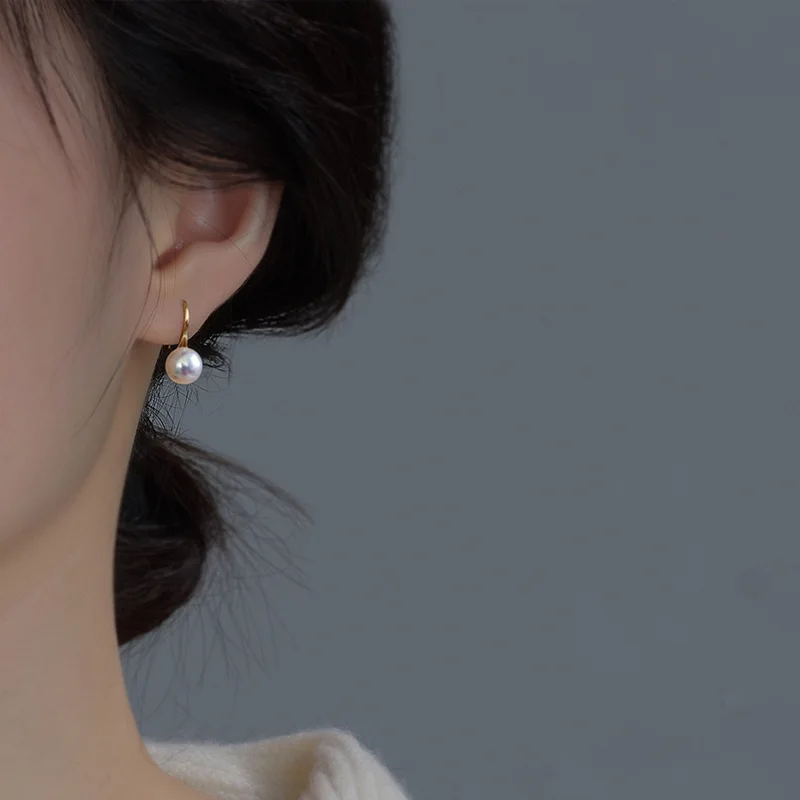 Fashion and art light luxury pearl earrings for women daily commuting simple round pearl earings stud sweet and high-end jewelry