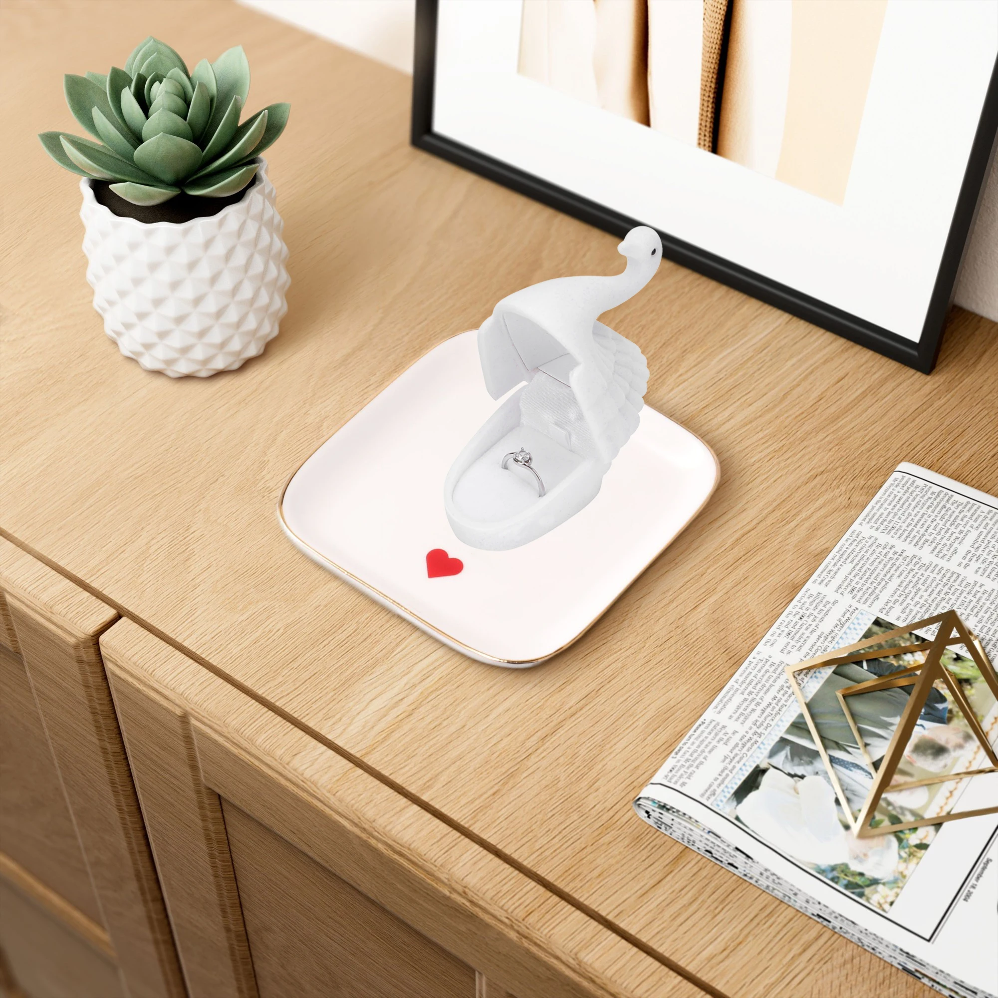 

Simple Swan-Shaped Jewelry Box, Dual-Purpose Wedding Ring Jewelry Box, Illuminating Ceremonies and Daily Life with Elegant Desig