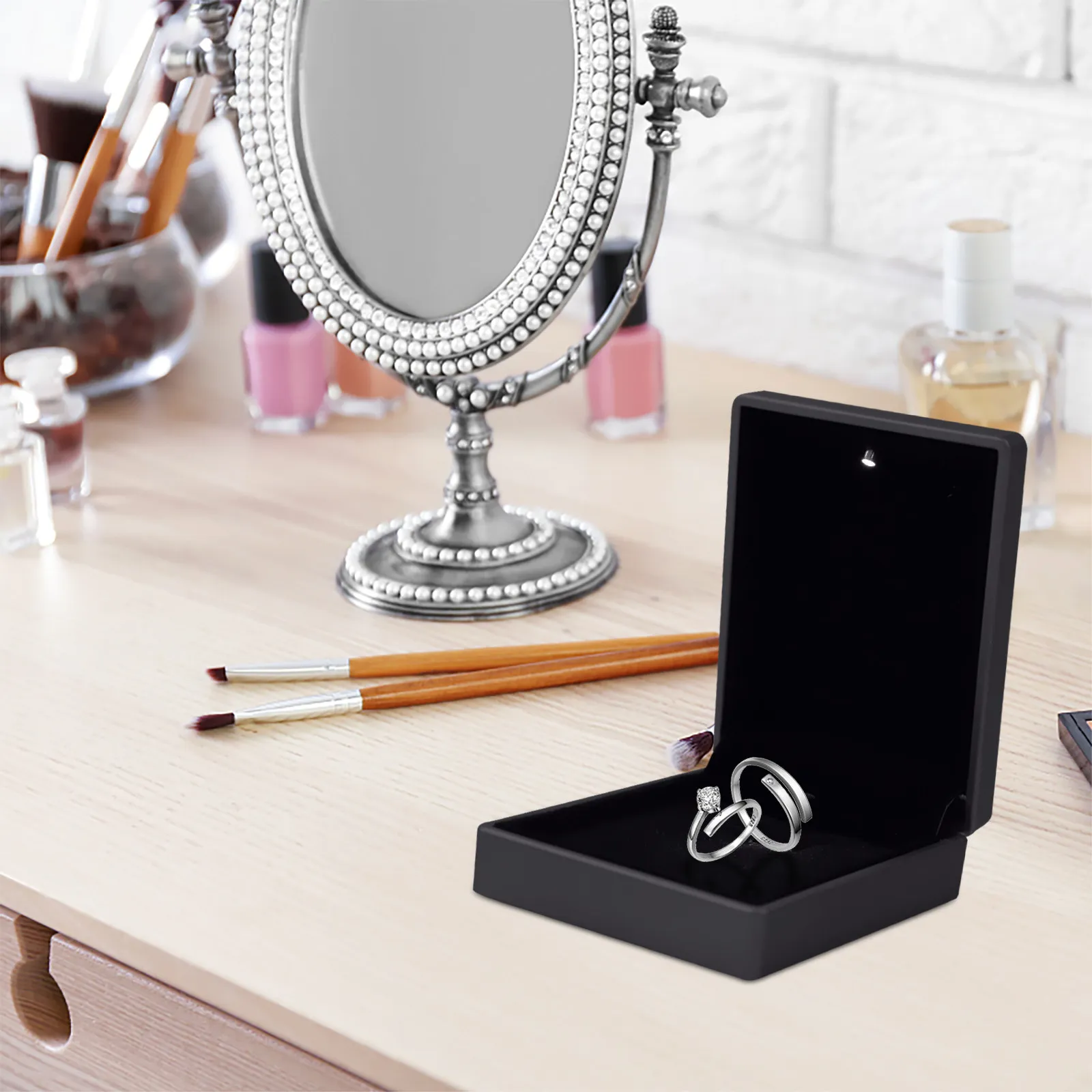 

Светодиодная подарочная коробка для ювелирных украшений: ожерелья, браслетов, кулонов. Элегантная отделка резиновой краской, яркая внутренняя подсветка. Идеально для помолвки.